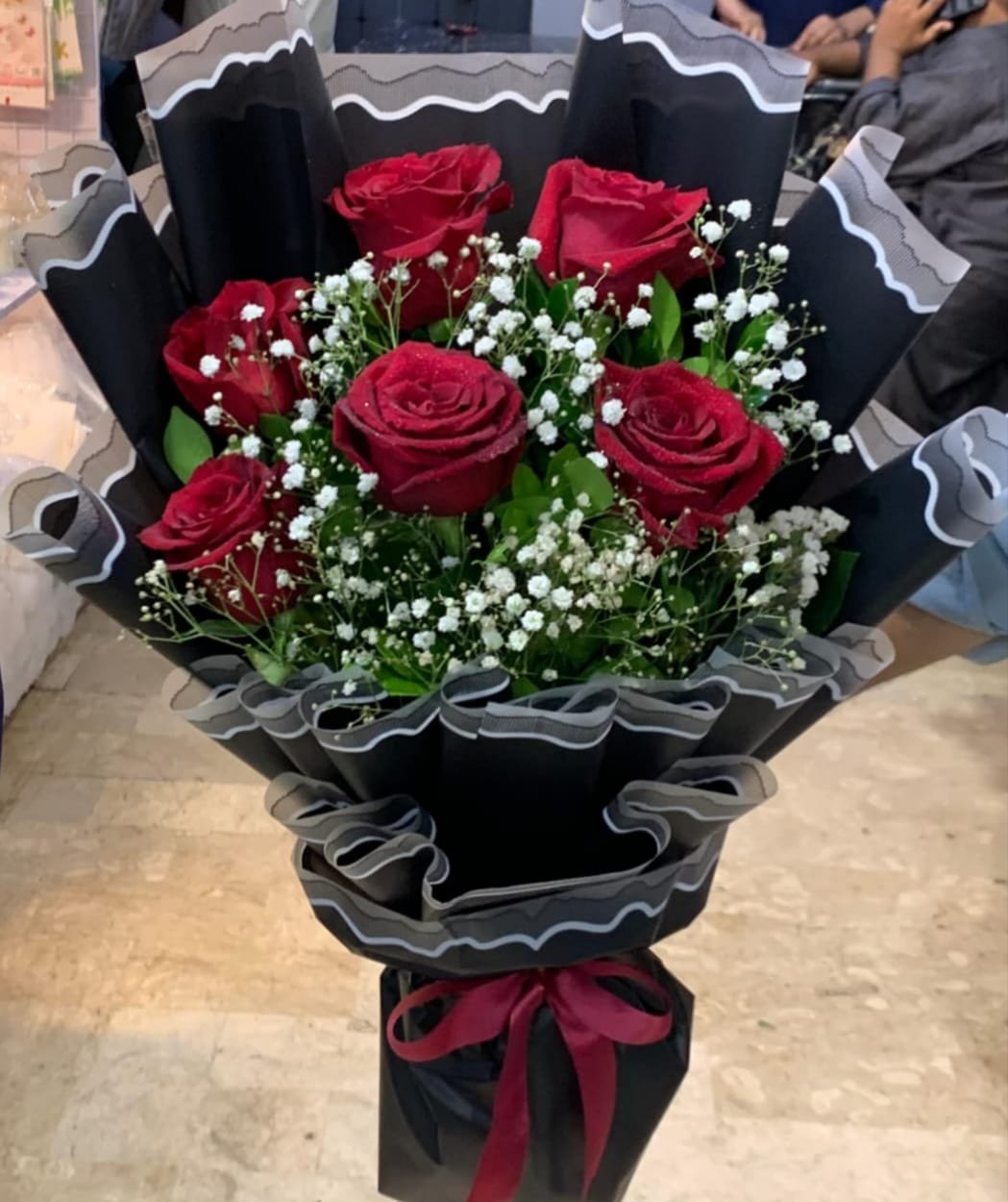 Best Combination Red Flowers with White Lilly