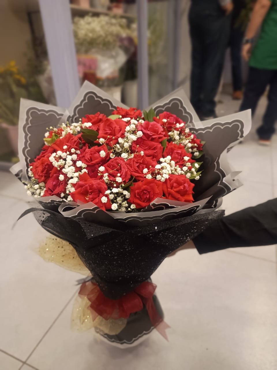 Best Combination Red Flowers with White Lilly